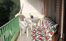 Espaçoso Flat com Varanda no Cavalinho Branco